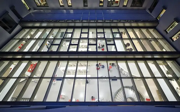 Building roof made with fire-resistant glass panels