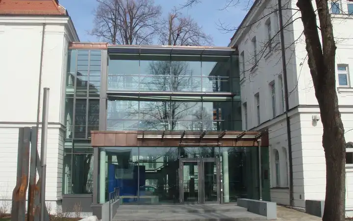 Glass facade used in the entrance to a large building
