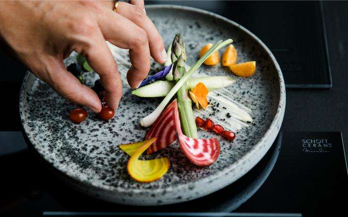 Scratch-resistant SCHOTT CERAN Miradur® cooktop featuring artfully arranged food