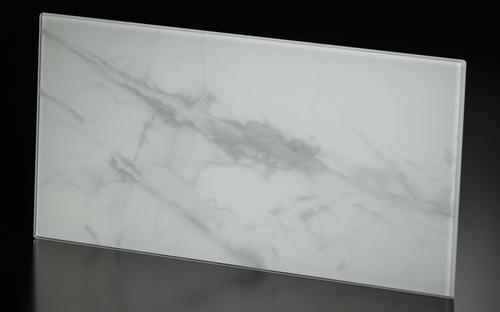 Panel de vidrio con ﻿ diseño de material natural utilizando la tecnología de impresión SCHOTT® Duo Design