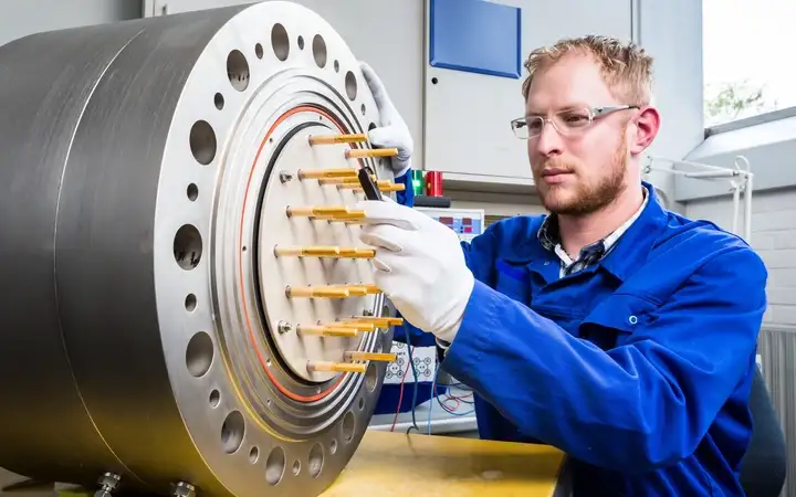 SCHOTT engineer working on an Eternaloc® feedthrough