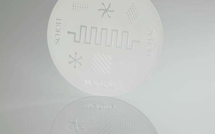 Glass disc with etched patterns