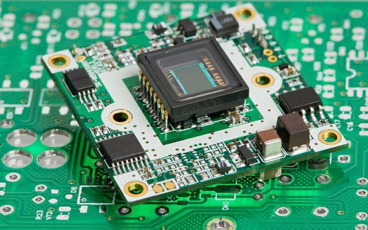 Green integrated microcircuit board with MEMS mirror