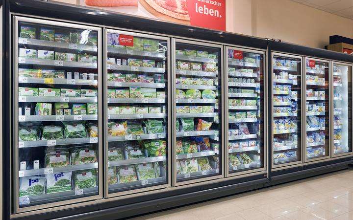 Line of freezer cabinets with SCHOTT Termofrost® ECO-Clear glass doors