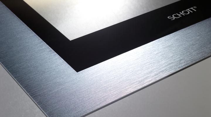 Section of an oven outer glass with SCHOTT MetalLook effect